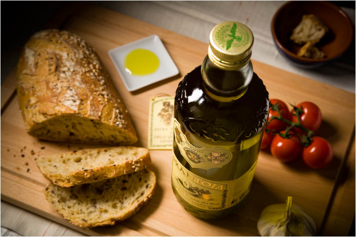bottle and bread in food photography